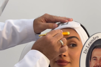 Dr. Leandro During consultation