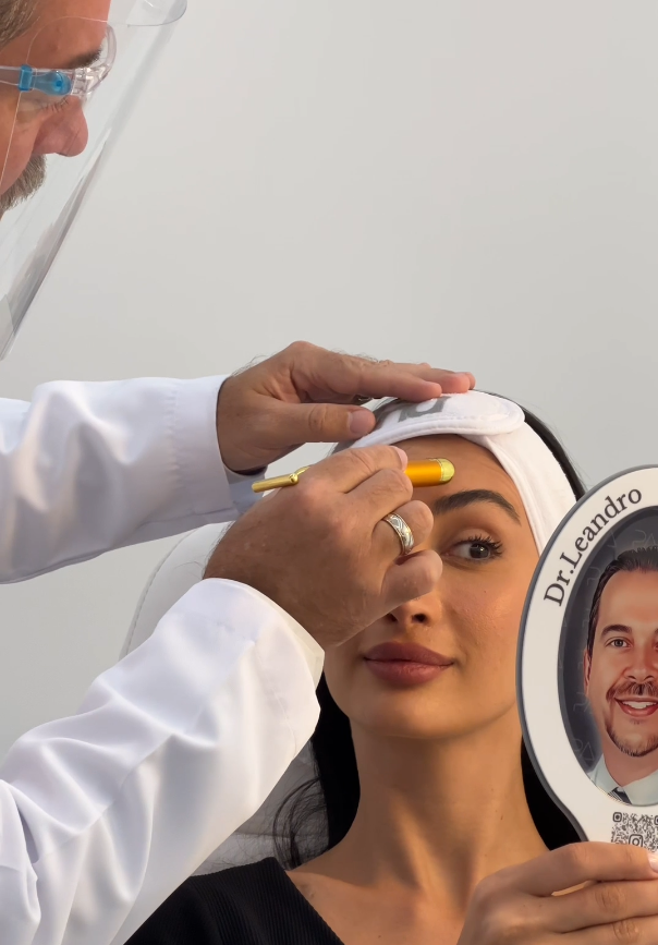 Dr. Leandro During consultation